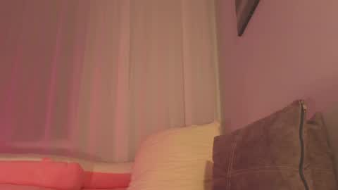 Snapshot of alice_miiiller chatting on 06.14.26 Alice online show from 06.14.26