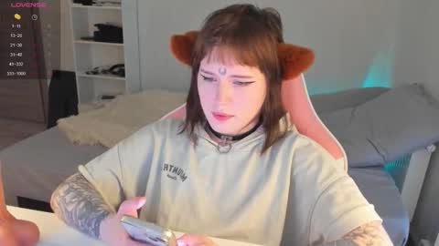 Snapshot of alice_moonshard chatting on 10.06.25 Alice online show from 10.06.25