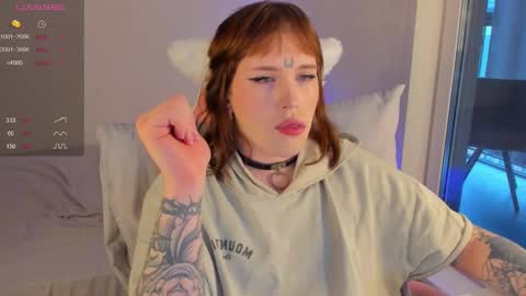 Snapshot of alice_moonshard chatting on 10.18.25 Alice online show from 10.18.25