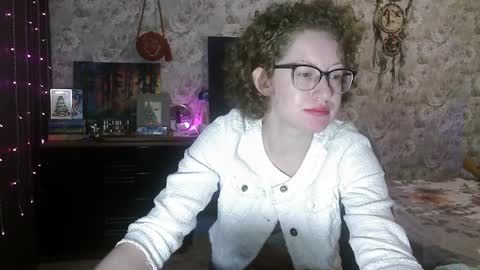 Snapshot of alice_peach chatting on 12.30.24 bigclit daddy squirt bigdildo fit online show from 12.30.24