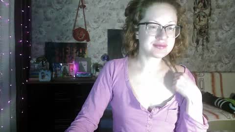 Snapshot of alice_peach chatting on 01.03.25 bigclit daddy squirt bigdildo fit online show from 01.03.25