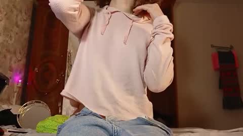 Snapshot of alice_peach chatting on 03.11.25 bigclit daddy squirt bigdildo fit online show from 03.11.25