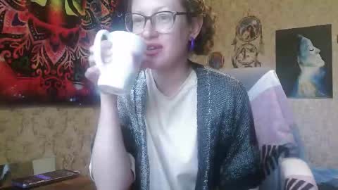 Snapshot of alice_peach chatting on 09.17.25 bigclit daddy squirt bigdildo fit online show from 09.17.25