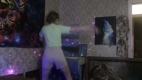 Snapshot of alice_peach chatting on 10.22.25 bigclit daddy squirt bigdildo fit online show from 10.22.25