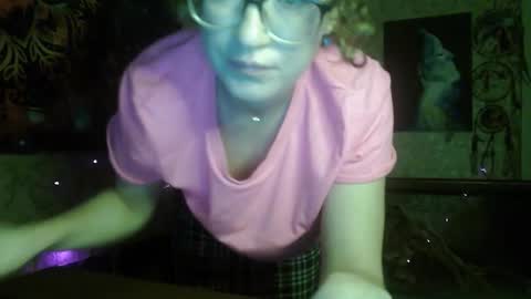 Snapshot of alice_peach chatting on 10.24.25 bigclit daddy squirt bigdildo fit online show from 10.24.25