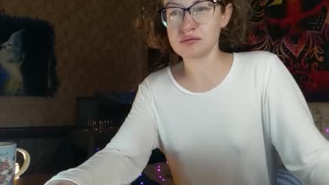 Snapshot of alice_peach chatting on 11.12.25 bigclit daddy squirt bigdildo fit online show from 11.12.25