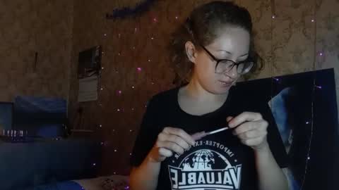 Snapshot of alice_peach chatting on 11.15.25 bigclit daddy squirt bigdildo fit online show from 11.15.25