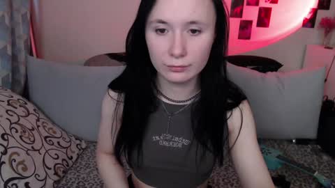 Snapshot of alice_perrez chatting on 02.08.25 Alice and Mike online show from 02.08.25