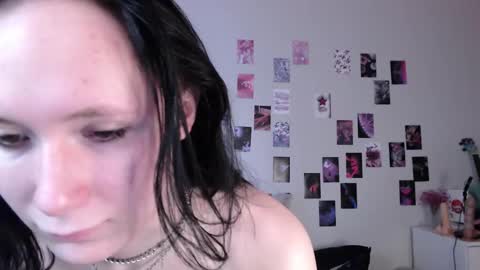 Snapshot of alice_perrez chatting on 02.10.25 Alice and Mike online show from 02.10.25