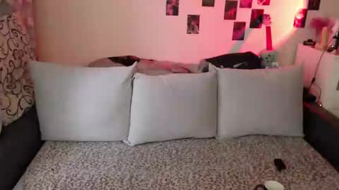 Snapshot of alice_perrez chatting on 02.11.25 Alice and Mike online show from 02.11.25