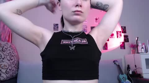 Snapshot of alice_perrez chatting on 02.18.25 Alice and Mike online show from 02.18.25