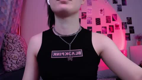 Snapshot of alice_perrez chatting on 02.18.25 Alice and Mike online show from 02.18.25