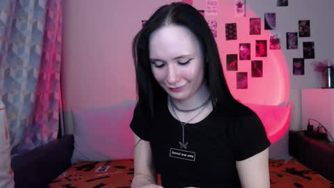 Snapshot of alice_perrez chatting on 02.21.25 Alice and Mike online show from 02.21.25