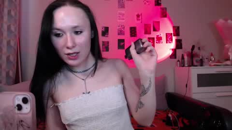 Snapshot of alice_perrez chatting on 03.06.25 Alice and Mike online show from 03.06.25