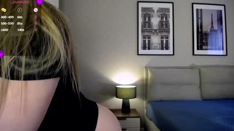 Snapshot of alice_rays_ chatting on 05.19.26 Alice online show from 05.19.26