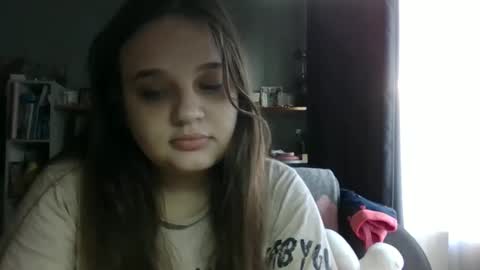 Snapshot of alice_shy14 chatting on 10.22.25 Cristal online show from 10.22.25