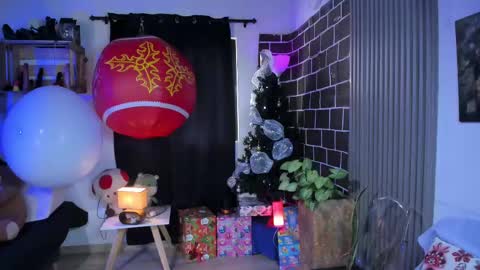 Snapshot of alice_star7 chatting on 12.15.24 Alice online show from 12.15.24