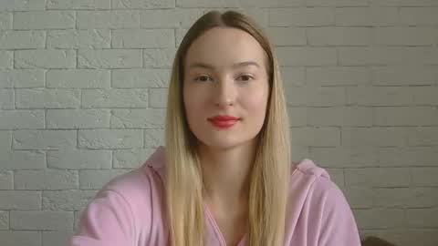 Snapshot of alice_sweet_01 chatting on 10.10.25 Alice online show from 10.10.25