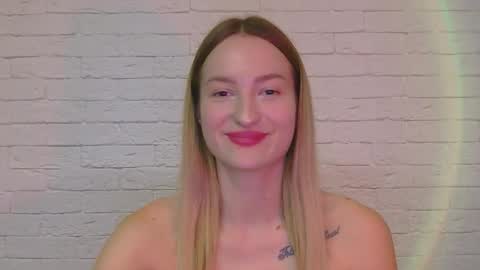 Snapshot of alice_sweet_01 chatting on 10.18.25 Alice online show from 10.18.25