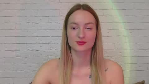 Snapshot of alice_sweet_01 chatting on 11.13.25 Alice online show from 11.13.25