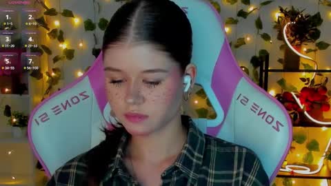 Snapshot of alice_tails chatting on 02.06.26 Alice online show from 02.06.26