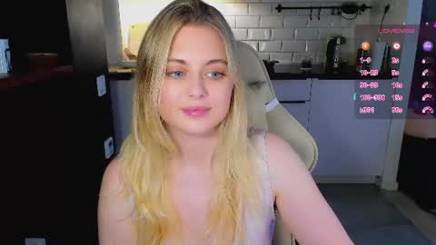 Snapshot of alice_wander chatting on 06.26.26 Alice online show from 06.26.26