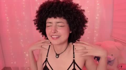 Snapshot of alice_wiinter chatting on 11.04.25 Alice online show from 11.04.25