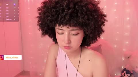 Snapshot of alice_wiinter chatting on 11.11.25 Alice online show from 11.11.25