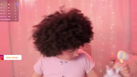 Snapshot of alice_wiinter chatting on 11.17.25 Alice online show from 11.17.25