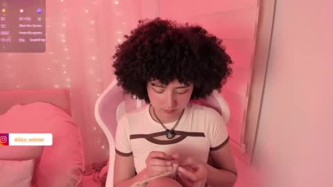 Snapshot of alice_wiinter chatting on 12.05.25 Alice online show from 12.05.25