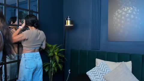 Snapshot of aliceandsia chatting on 11.04.25 Alice and Asia online show from 11.04.25