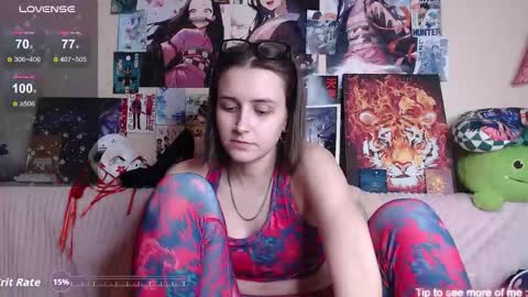 Snapshot of alicechio chatting on 10.18.25 alice online show from 10.18.25