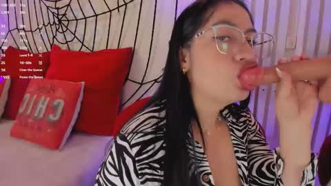 Snapshot of alicecorner chatting on 10.29.25 Alice Corner online show from 10.29.25