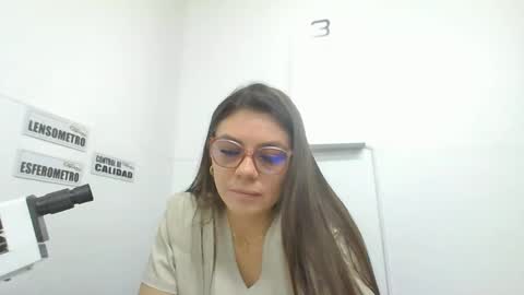 Snapshot of alicee16 chatting on 01.11.25 alicee16 online show from 01.11.25