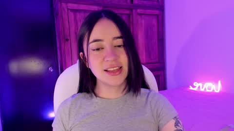 Snapshot of alicee_2 chatting on 12.19.24 Aliceee .. 97YP9VWGZHrefnav wishlist lists 1 online show from 12.19.24