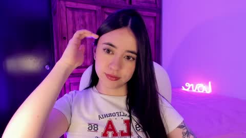 Snapshot of alicee_2 chatting on 01.05.25 Aliceee .. 97YP9VWGZHrefnav wishlist lists 1 online show from 01.05.25