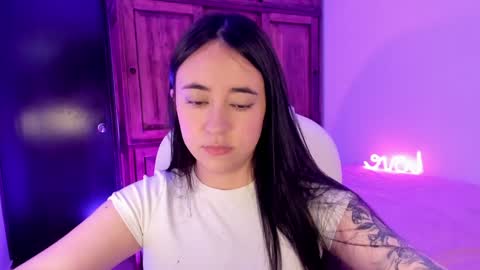 Snapshot of alicee_2 chatting on 01.07.25 Aliceee .. 97YP9VWGZHrefnav wishlist lists 1 online show from 01.07.25