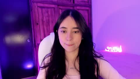Snapshot of alicee_2 chatting on 01.12.25 Aliceee .. 97YP9VWGZHrefnav wishlist lists 1 online show from 01.12.25