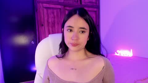 Snapshot of alicee_2 chatting on 01.14.25 Aliceee .. 97YP9VWGZHrefnav wishlist lists 1 online show from 01.14.25