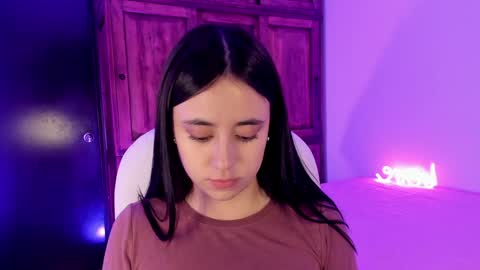 Snapshot of alicee_2 chatting on 01.19.25 Aliceee .. 97YP9VWGZHrefnav wishlist lists 1 online show from 01.19.25