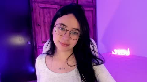Snapshot of alicee_2 chatting on 02.04.25 Aliceee .. 97YP9VWGZHrefnav wishlist lists 1 online show from 02.04.25