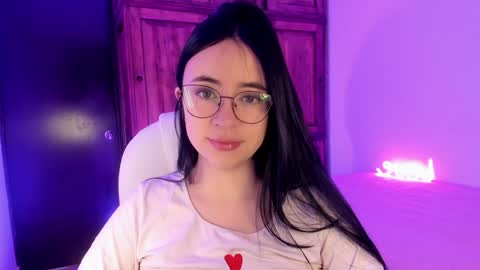 Snapshot of alicee_2 chatting on 02.05.25 Aliceee .. 97YP9VWGZHrefnav wishlist lists 1 online show from 02.05.25