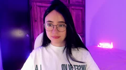 Snapshot of alicee_2 chatting on 02.07.25 Aliceee .. 97YP9VWGZHrefnav wishlist lists 1 online show from 02.07.25