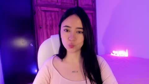 Snapshot of alicee_2 chatting on 02.13.25 Aliceee .. 97YP9VWGZHrefnav wishlist lists 1 online show from 02.13.25