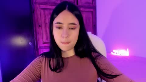 Snapshot of alicee_2 chatting on 02.14.25 Aliceee .. 97YP9VWGZHrefnav wishlist lists 1 online show from 02.14.25