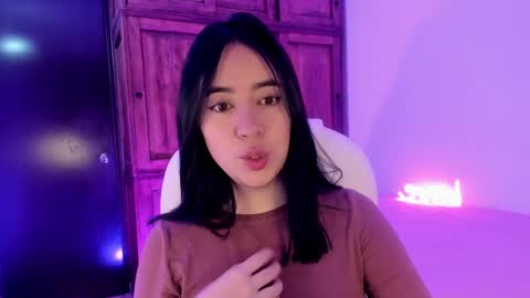 Snapshot of alicee_2 chatting on 02.15.25 Aliceee .. 97YP9VWGZHrefnav wishlist lists 1 online show from 02.15.25