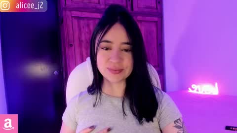 Snapshot of alicee_2 chatting on 02.19.25 Aliceee .. 97YP9VWGZHrefnav wishlist lists 1 online show from 02.19.25