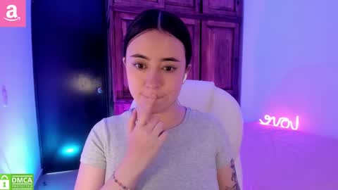 Snapshot of alicee_2 chatting on 10.01.25 Aliceee .. 97YP9VWGZHrefnav wishlist lists 1 online show from 10.01.25