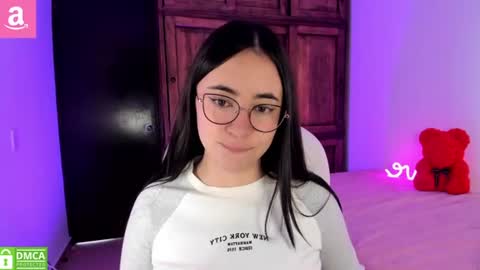 Snapshot of alicee_2 chatting on 06.14.26 Aliceee .. 97YP9VWGZHrefnav wishlist lists 1 online show from 06.14.26