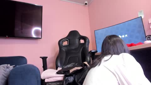 Snapshot of alicee_milf_ chatting on 12.12.24 Aleja online show from 12.12.24
